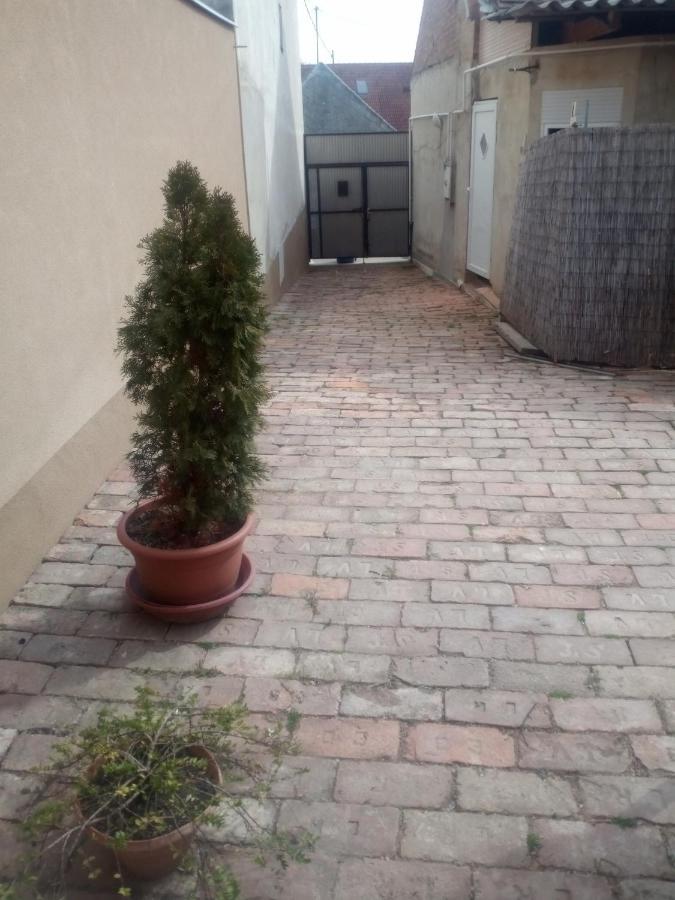 Start Apartmanok Pecs Exterior photo