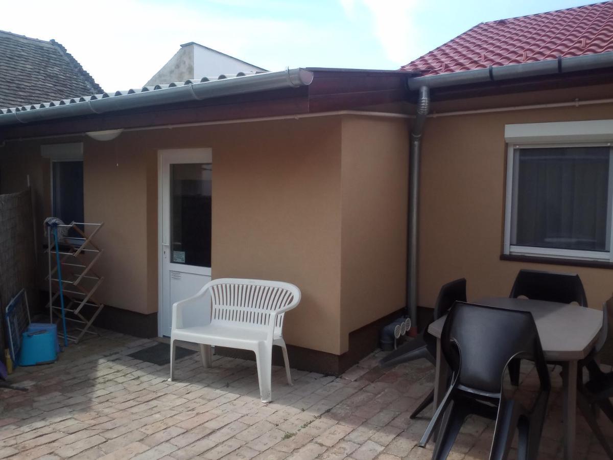 Start Apartmanok Pecs Exterior photo