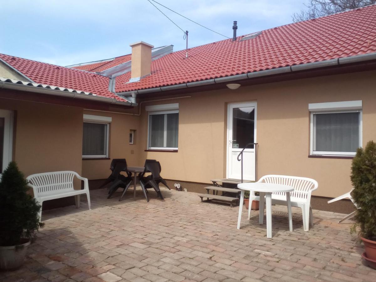 Start Apartmanok Pecs Exterior photo