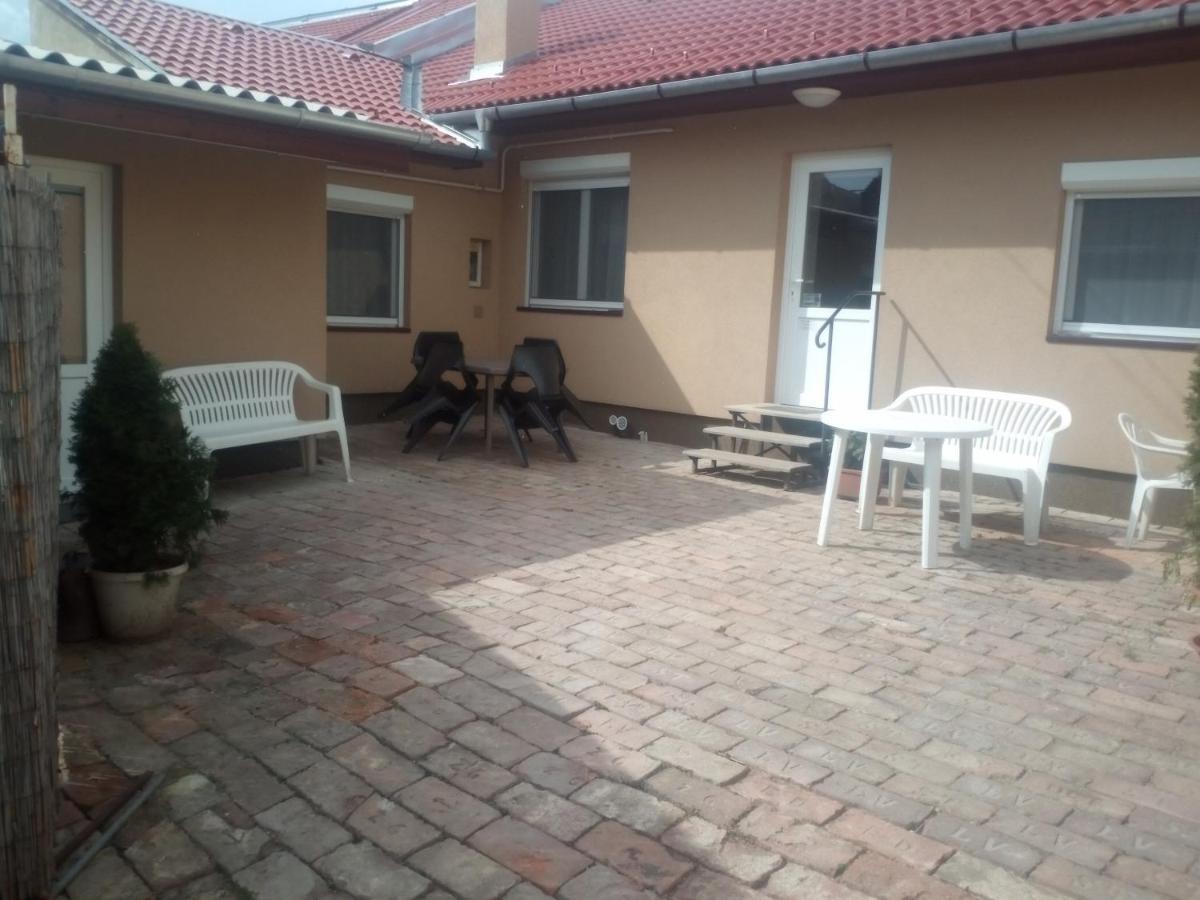 Start Apartmanok Pecs Exterior photo
