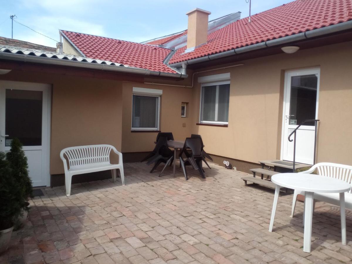 Start Apartmanok Pecs Exterior photo
