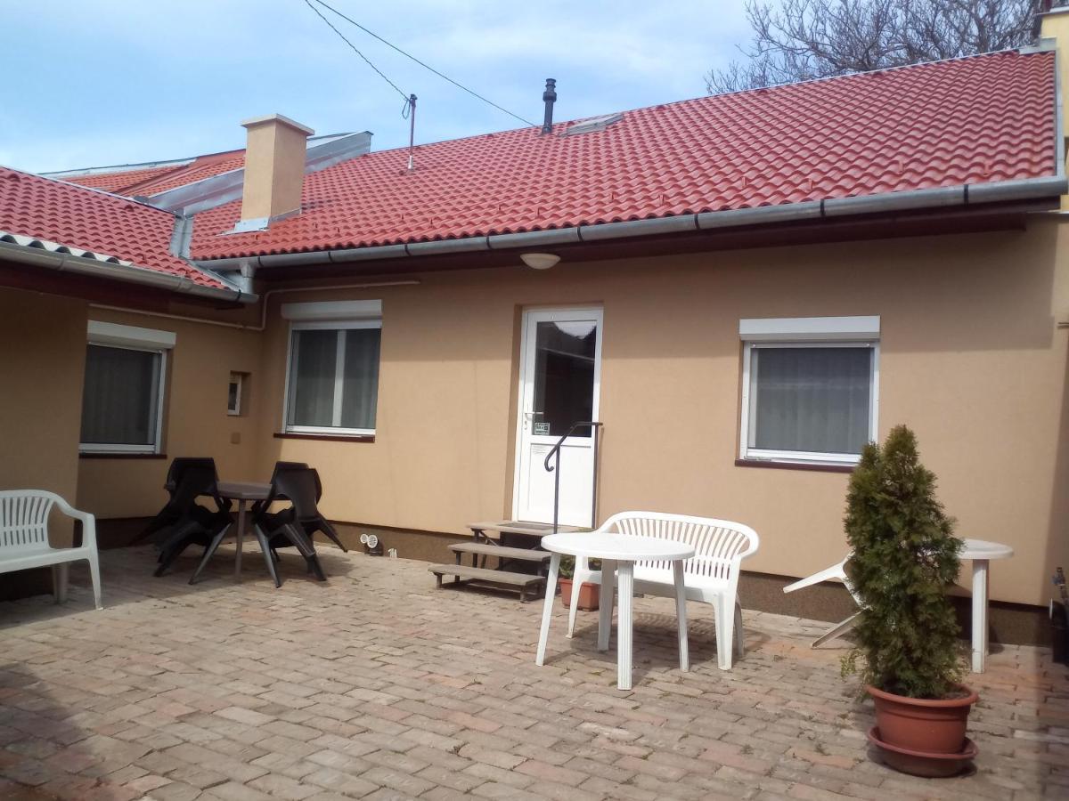 Start Apartmanok Pecs Exterior photo